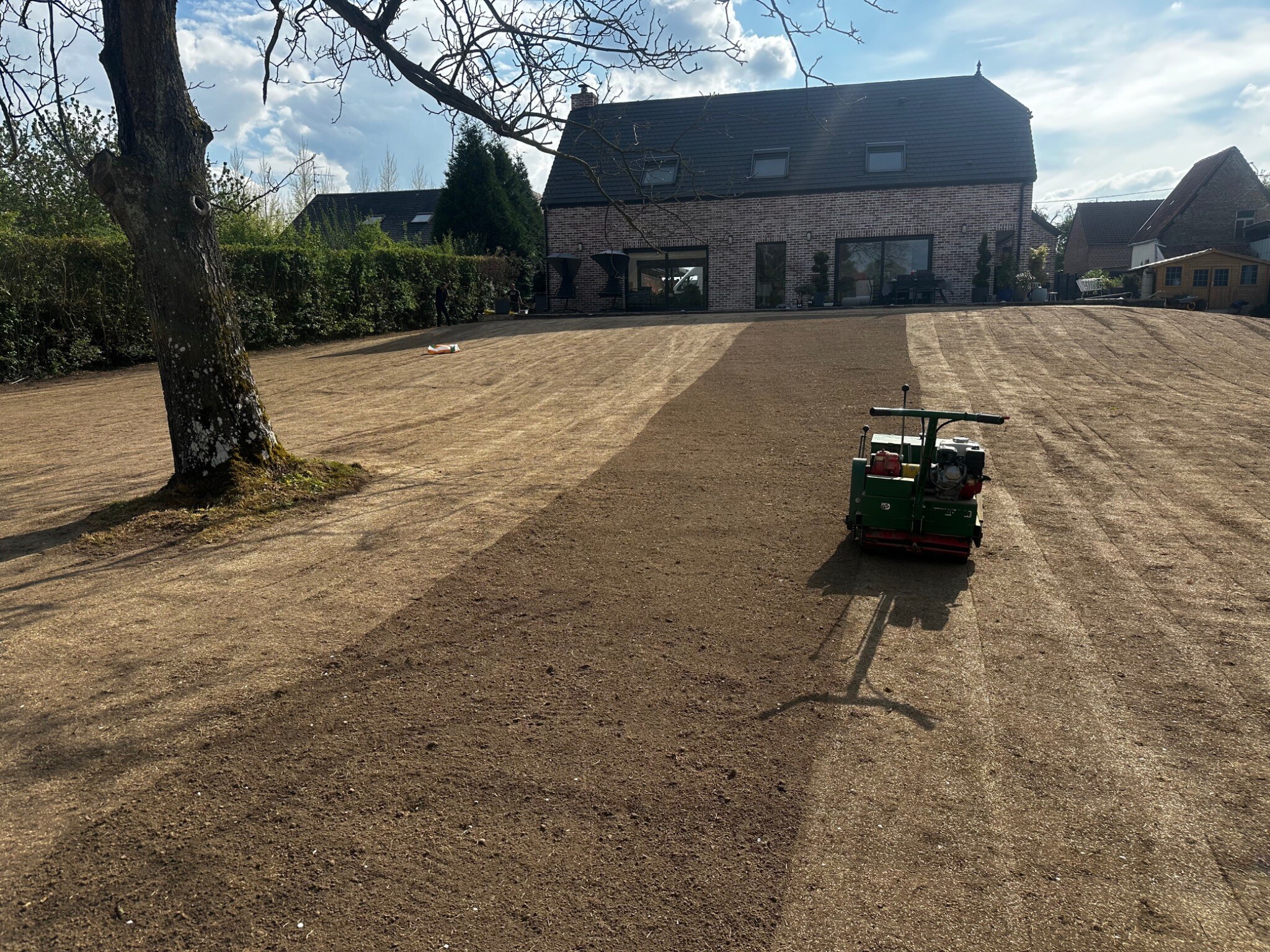 Avant — préparation du terrain pour la pelouse